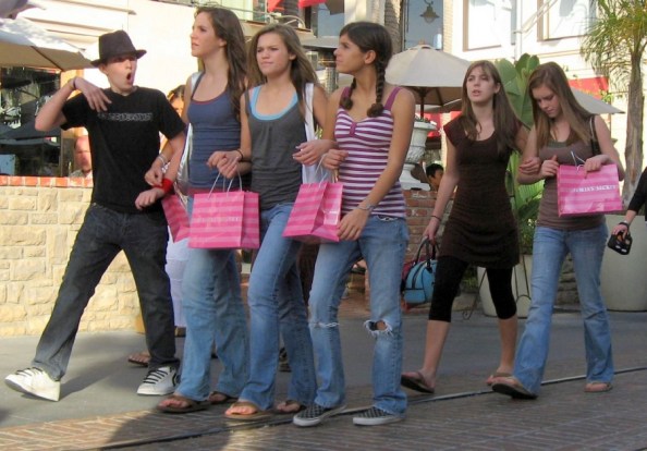 jovens-no-shopping1