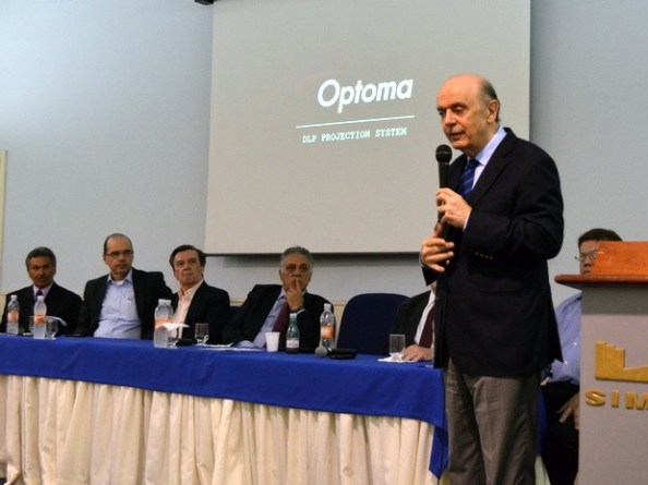 Fonte:http://g1.globo.com/sp/piracicaba-regiao/noticia/2013/11/em-piracicaba-serra-se-irrita-com-pergunta-de-tucano-sobre-eleicao.html